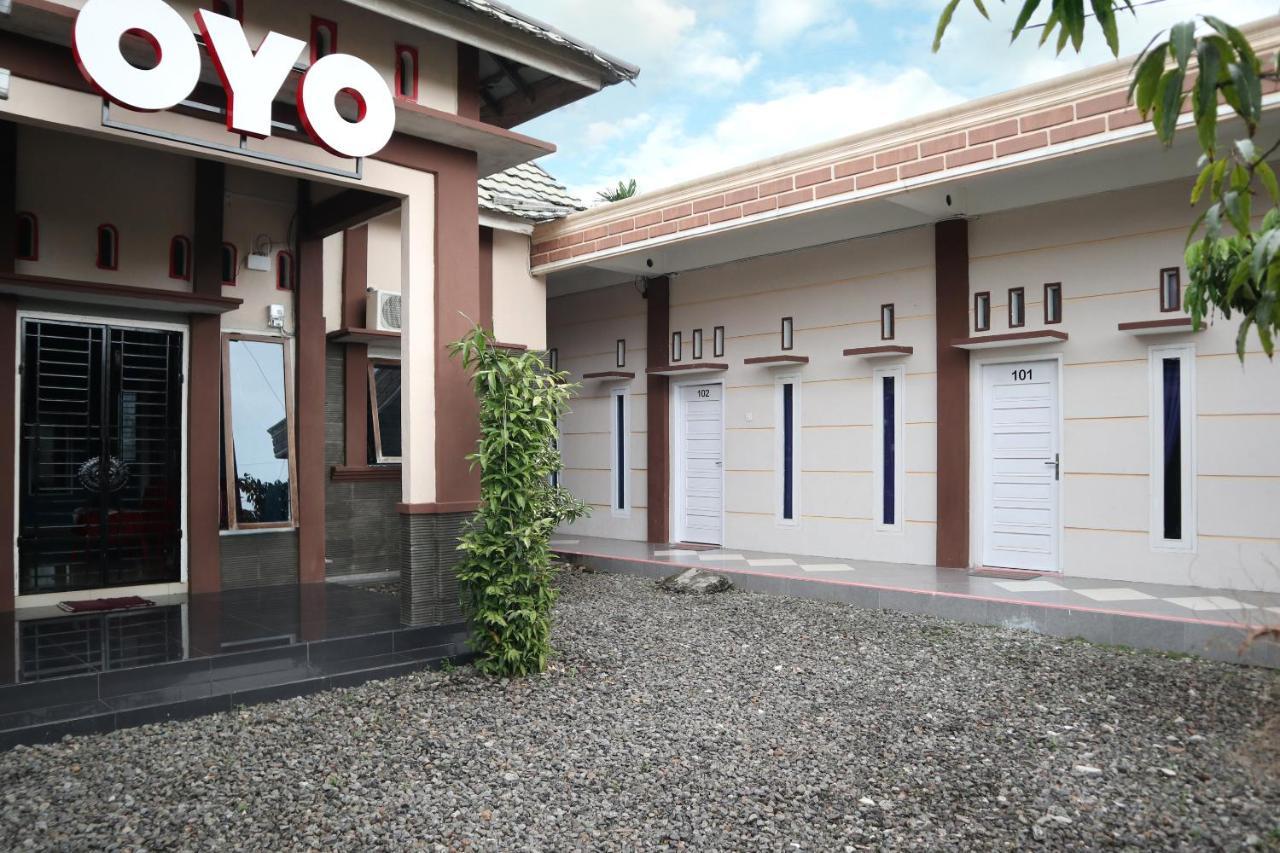 Oyo 2202 Delima Guest House Syariah Padang  Ngoại thất bức ảnh