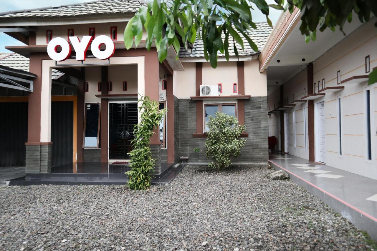 Oyo 2202 Delima Guest House Syariah Padang  Ngoại thất bức ảnh