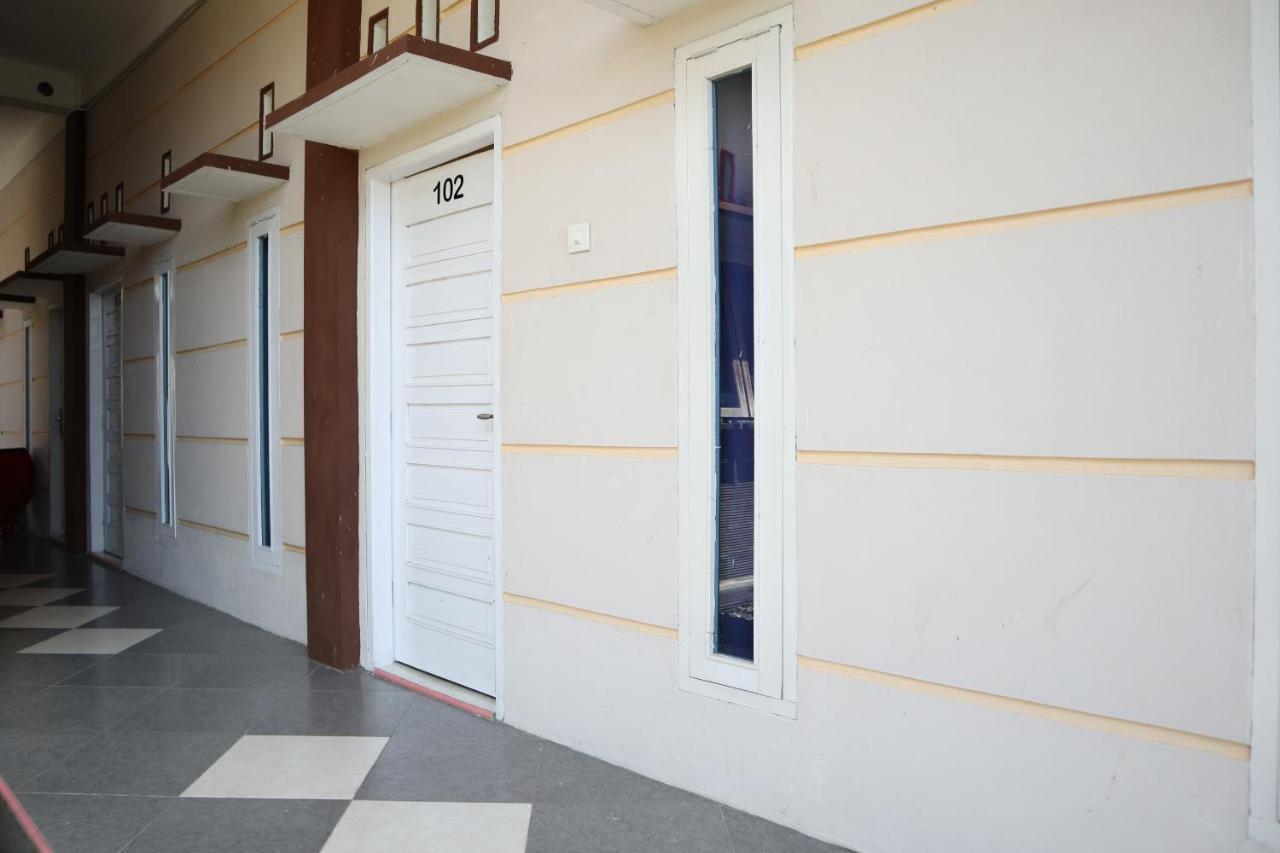 Oyo 2202 Delima Guest House Syariah Padang  Ngoại thất bức ảnh